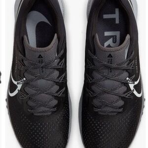 New, never worn Nike Road Running Shoe